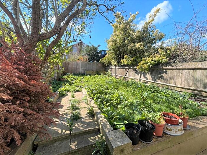 1 Bedroom Flat To Rent In Adys Road, Peckham Rye, London, SE15