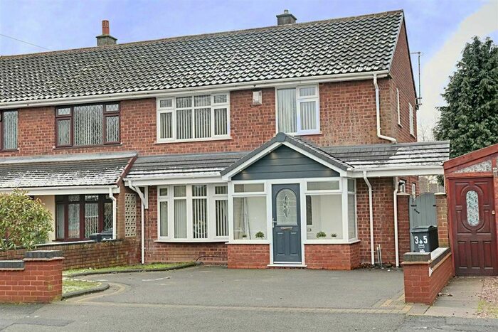 3 Bedroom Semi-Detached House To Rent In St. Andrews Avenue, Pelsall, Walsall, WS3