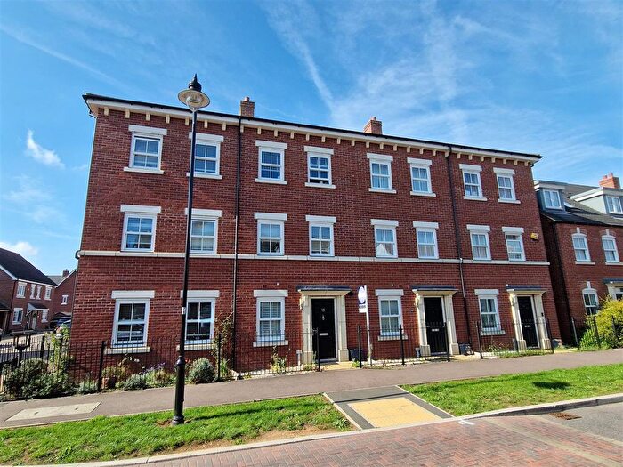 4 Bedroom Town House For Sale In King Alfred Way, Great Denham, Bedford, MK40