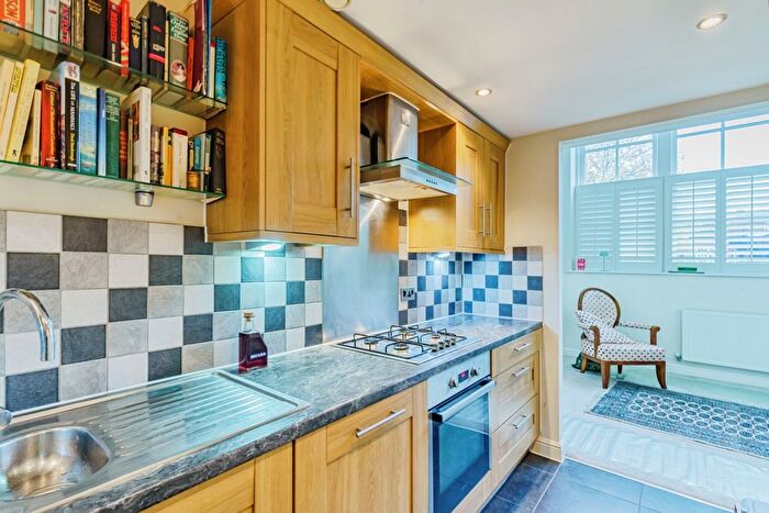 1 Bedroom Flat For Sale In Old School Close, Redhill, Surrey, RH1