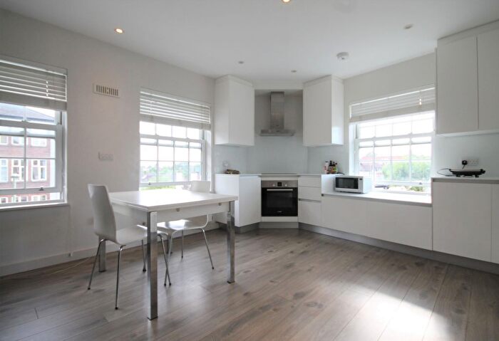 2 Bedroom Flat To Rent In Rundell Crescent, Hendon Central, NW4
