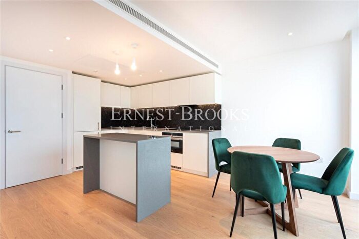 2 Bedroom Apartment To Rent In Landmark Pinnacle, Marsh Wall, Canary Wharf, E14