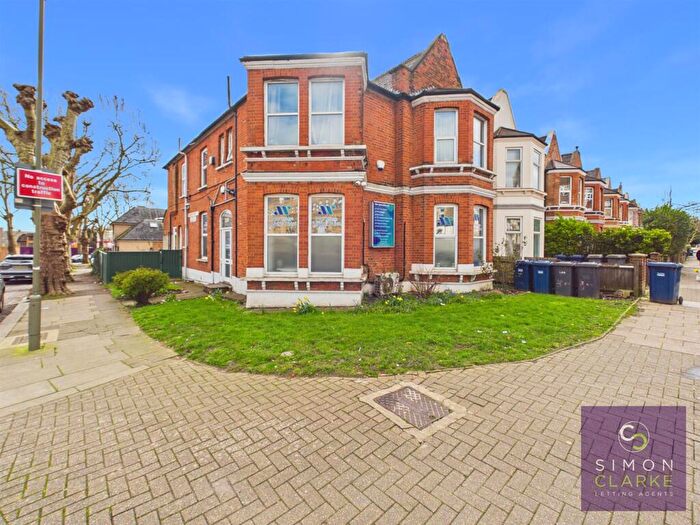 1 Bedroom Flat To Rent In Ballards Lane, North Finchley, - Rent Includes Water Rates, N12