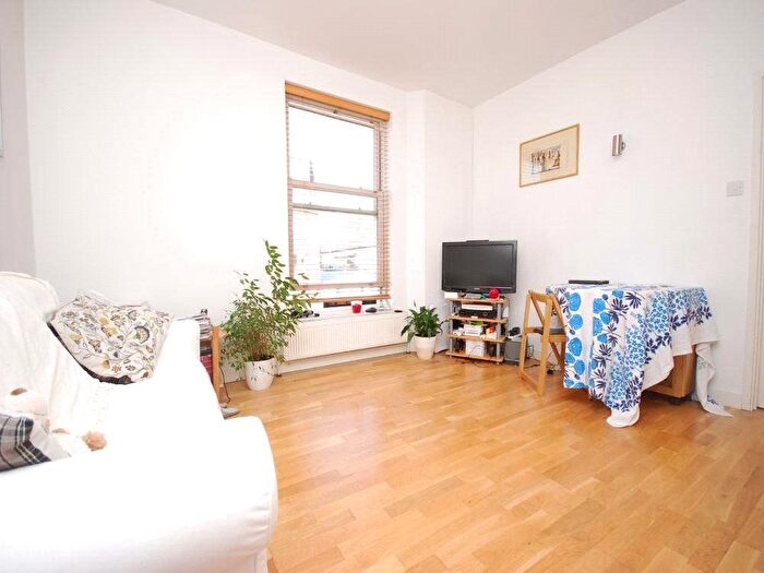 1 Bedroom Flat To Rent In Heath Road, Twickenham, TW1