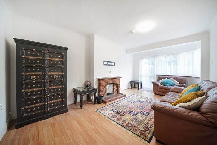5 Bedroom Semi-Detached House To Rent In Clarence Avenue, Clapham, SW4