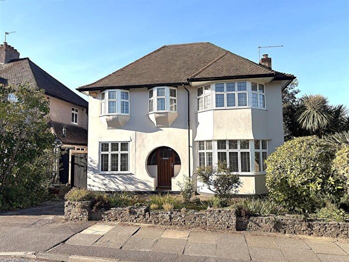 4 Bedroom House For Sale In St. Thomas Drive, Orpington, BR5