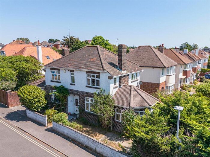 3 Bedroom Detached House For Sale In Bracken Glen, Poole, BH15
