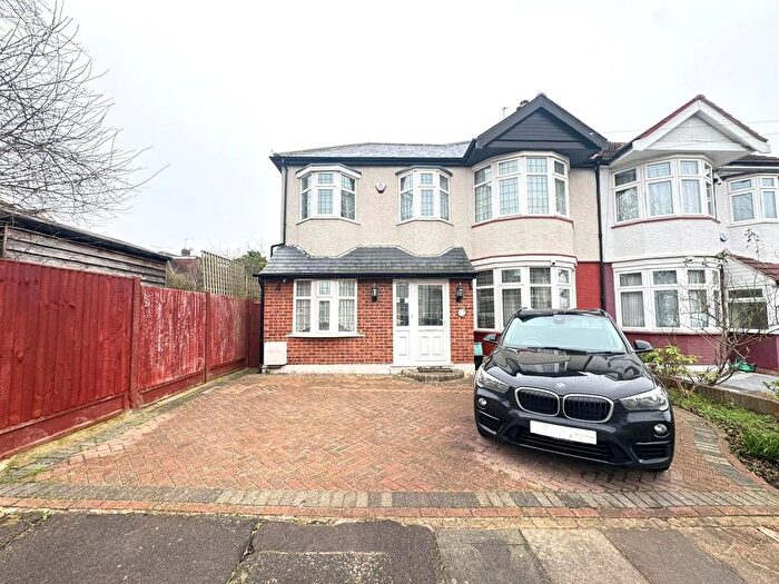 4 Bedroom End Terrace House For Sale In Lakeside Avenue, Redbridge, IG4