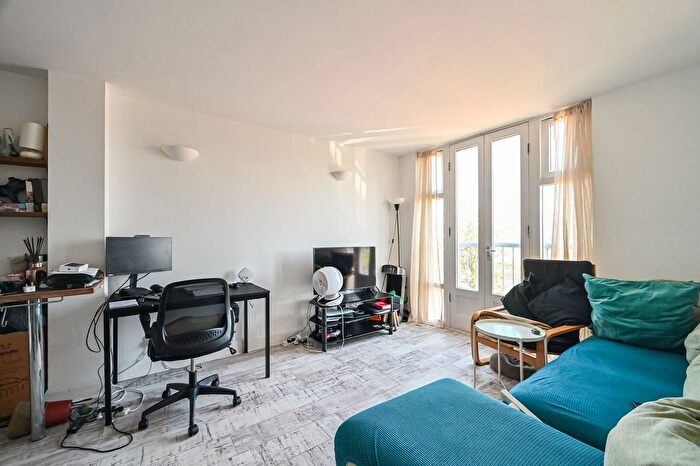 1 Bedroom Flat For Sale In Bow Quarter, Bow, E3