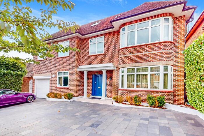 6 Bedroom Detached House For Sale In Fairholme Gardens, London, N3