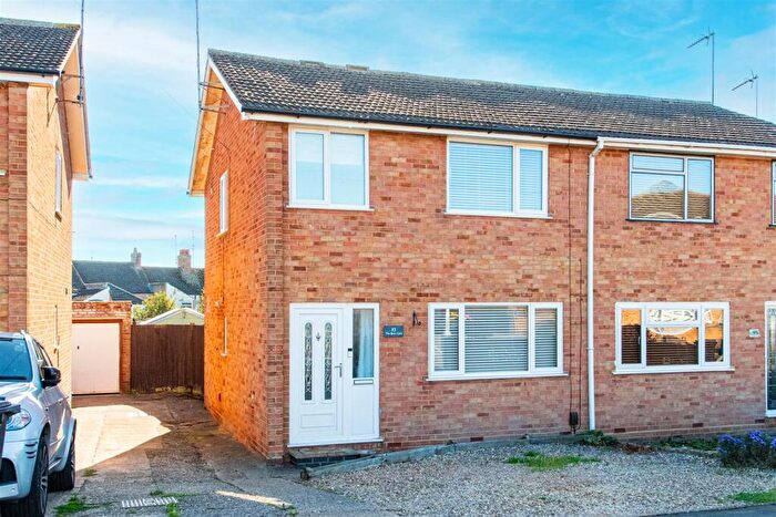 3 Bedroom Semi-Detached House For Sale In Churchill Way, Burton Latimer, NN15