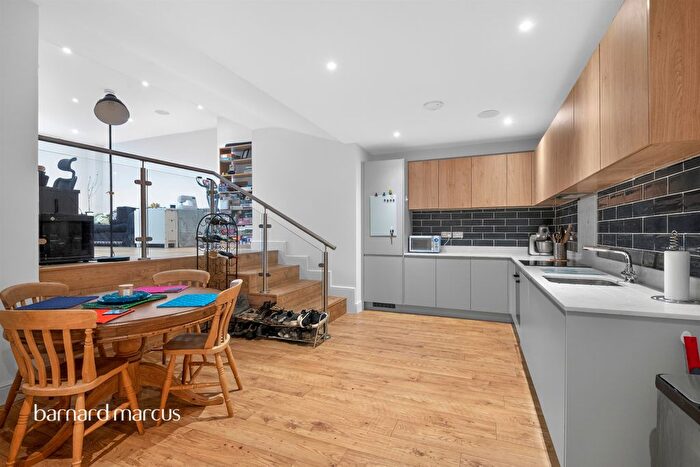 1 Bedroom Flat For Sale In St. Martins Walk, Dorking, RH4