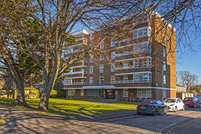 1 Bedroom Flat For Sale In Grand Avenue, Worthing, BN11