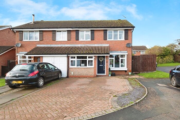 3 Bedroom Semi-Detached House For Sale In Wodhams Drive, Brackley, NN13