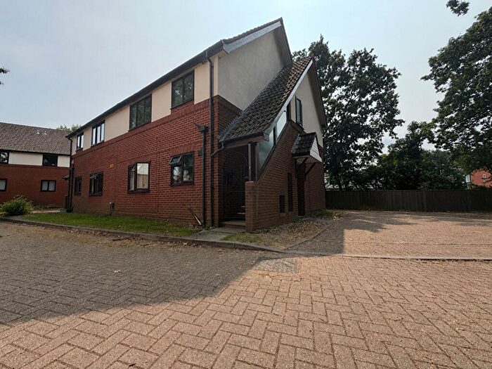 2 Bedroom Flat To Rent In Bramble Mews, Southampton, Hampshire, SO18