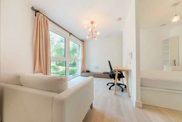 Apartment To Rent In Copenhagen Court, Pell Street, London, SE8