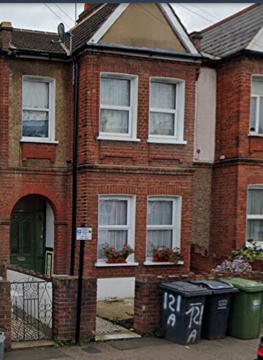 2 Bedroom Flat To Rent In Brookbank Road, SE13