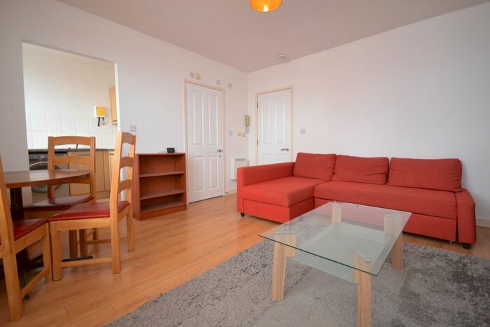 1 Bedroom Flat To Rent In Goldsmid Road, Reading, Berkshire, RG1