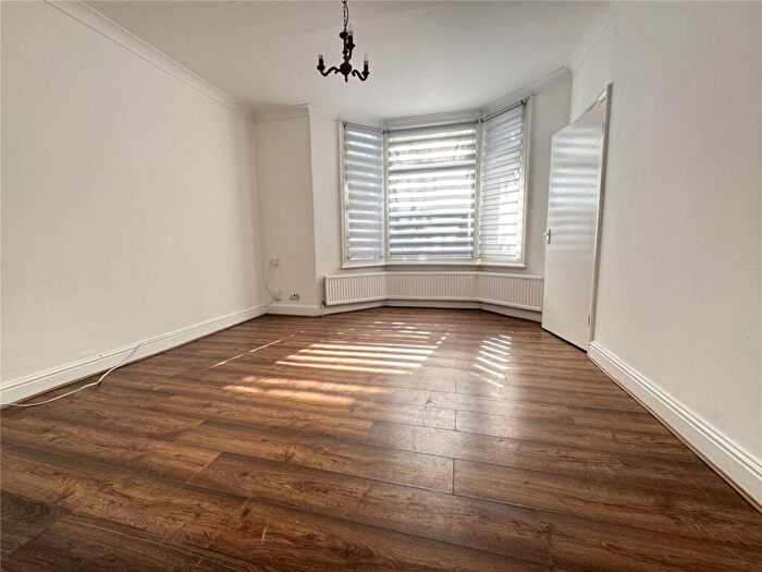 2 Bedroom Apartment To Rent In Underhill Road, East Dulwich, London, SE22