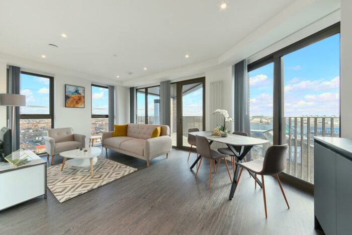 2 Bedroom Apartment To Rent In Western Gateway, Royal Docks West, London, E16