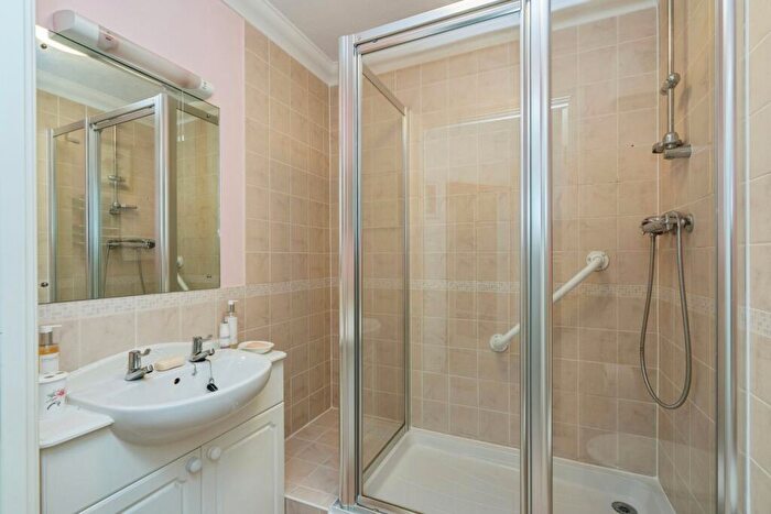 1 Bedroom Flat For Sale In Padnell Road, Waterlooville, Hampshire, PO8