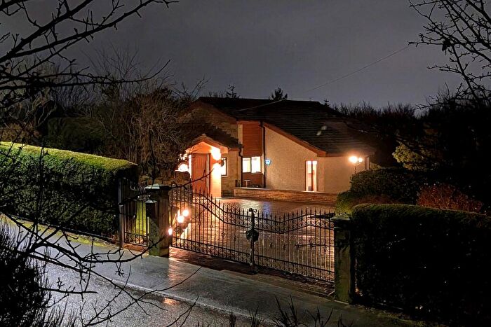 4 Bedroom Detached House For Sale In New Street, Clifton, Brighouse, West Yorkshire, HD6