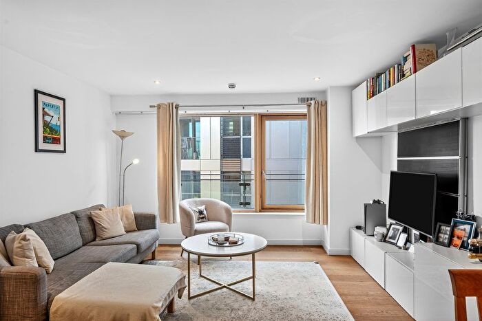 2 Bedroom Flat For Sale In Hardwicks Square, London, SW18