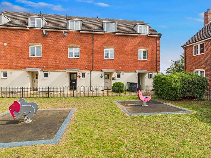 3 Bedroom Town House For Sale In Saffron Close, Downham Market, PE38