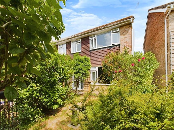 3 Bedroom Semi Detached House For Sale In The Paddocks, Lancing, BN15
