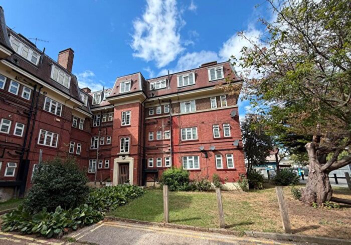 1 Bedroom Flat For Sale In Alexandra Court, Empire Way, Wembley, Middlesex, HA9
