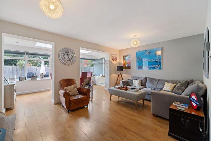 5 Bedroom Detached House For Sale In Kidd Road, Chichester, PO19
