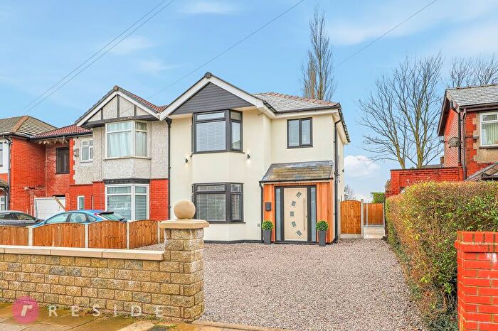 3 Bedroom Semi-Detached House For Sale In Bury Old Road, Heywood, OL10