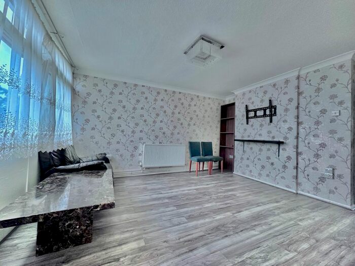 2 Bedroom Flat To Rent In Oakman House, Tilford Gardens, SW19