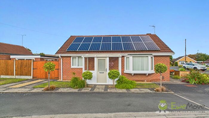 2 Bedroom Detached Bungalow For Sale In Woburn Close, Doncaster, DN4