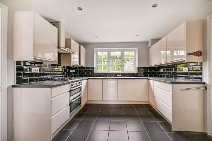 4 Bedroom Detached House To Rent In Norden Road, Maidenhead, SL6