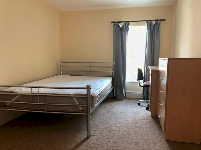 5 Bedroom House To Rent In Ashburton Road, Portsmouth, PO5