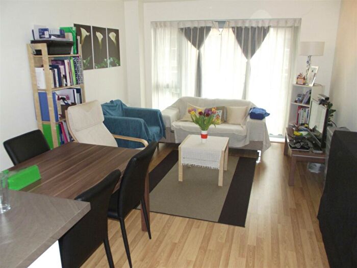 1 Bedroom Flat To Rent In Saunders Apartments, Bow, E3