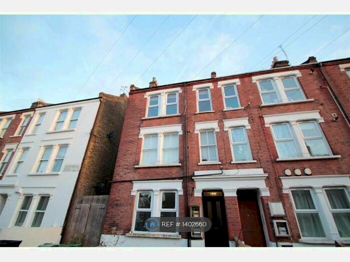 2 Bedroom Flat To Rent In Southwell Road, London, SE5