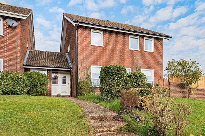 4 Bedroom Link Detached House For Sale In Moggs Mead, Petersfield, Hampshire, GU31