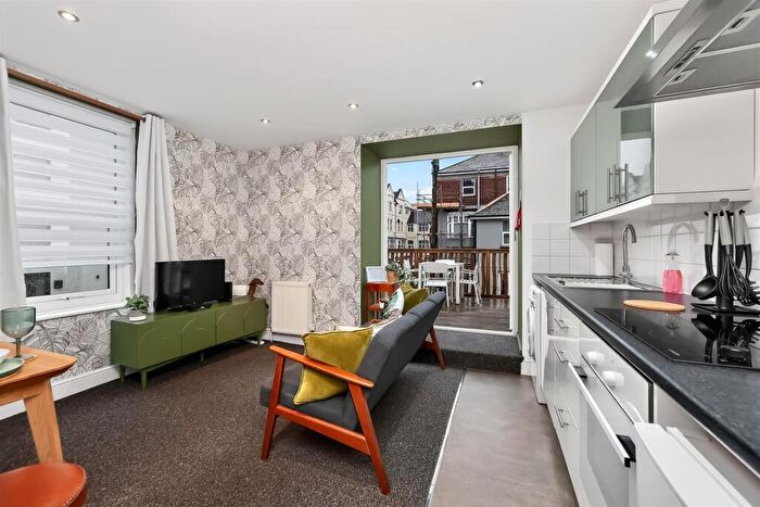 1 Bedroom Apartment For Sale In North Hill, Plymouth, PL4