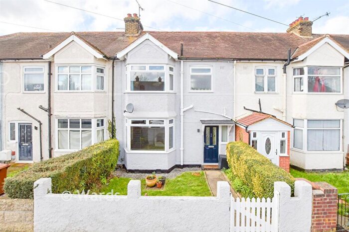 3 Bedroom Terraced House For Sale In Woodlands Road, Gillingham, Kent, ME7