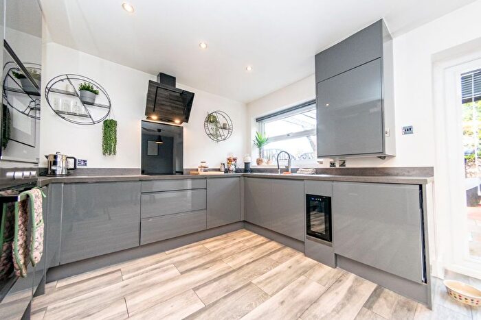 3 Bedroom End Of Terrace House For Sale In Dunlin Court, Middleton, Leeds, LS10