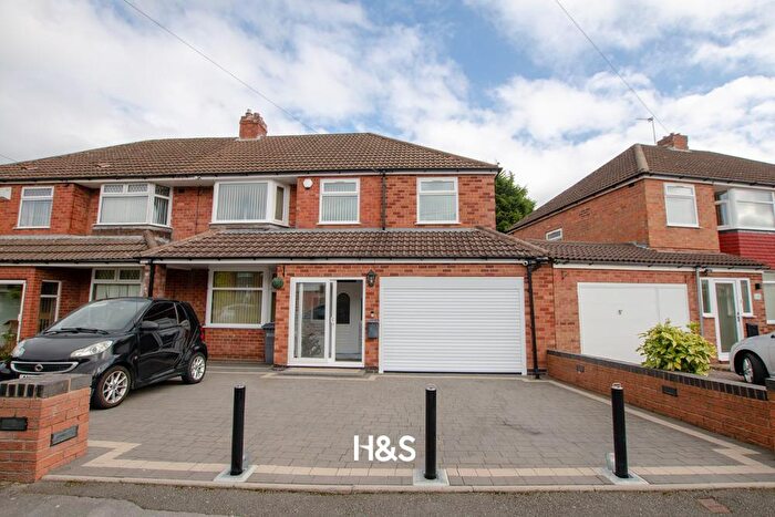 5 Bedroom Semi-Detached House For Sale In Leam Crescent, Solihull, B92