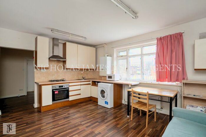2 Bedroom Flat To Rent In Seven Sisters Road, Manor House, London, N4