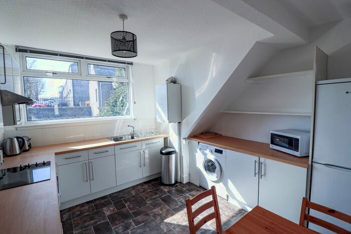 2 Bedroom Flat To Rent In Bank Street, City Centre, Aberdeen, AB11