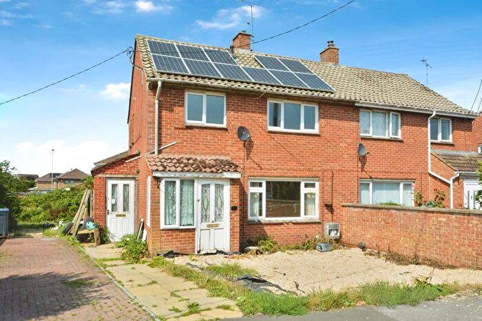 3 Bedroom Semi-Detached House For Sale In Lady Mead, Cricklade, Wiltshire, SN6