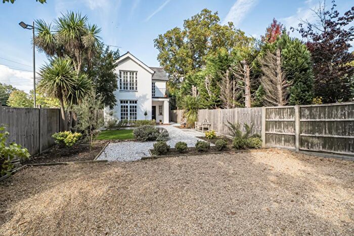 3 Bedroom Detached House For Sale In Windlesham, Surrey, GU20