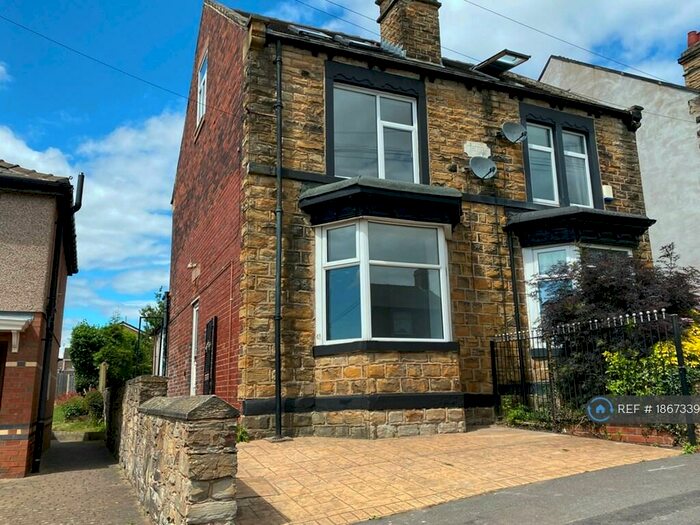 3 Bedroom Semi-Detached House To Rent In Laverack Street, Sheffield, S13
