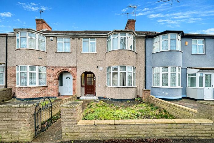 3 Bedroom Terraced House For Sale In St. Anselms Road, Hayes, UB3