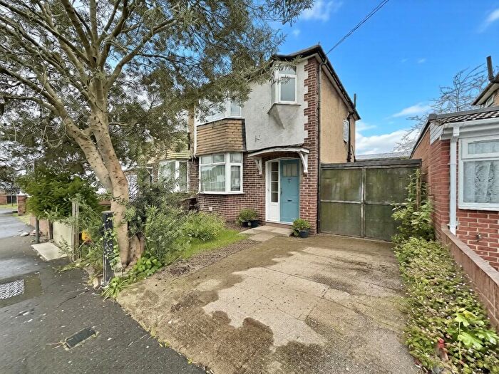 3 Bedroom Semi-Detached House For Sale In Nield Road, Hayes, UB3